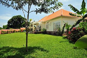 Victoria Lake View Guest House & Safaris