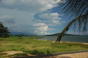 Victoria Lake View Guest House & Safaris