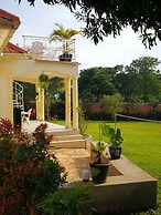 Victoria Lake View Guest House & Safaris