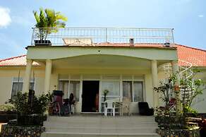 Victoria Lake View Guest House & Safaris