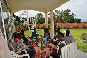 Victoria Lake View Guest House & Safaris