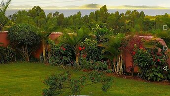 Victoria Lake View Guest House & Safaris