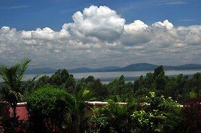 Victoria Lake View Guest House & Safaris