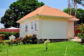 Victoria Lake View Guest House & Safaris