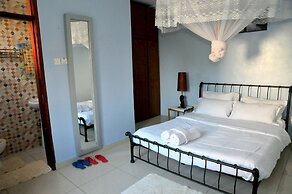 Victoria Lake View Guest House & Safaris