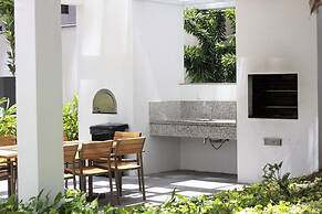 Flat no novo edifício conceito com linda vista mar