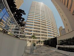 Flat no novo edifício conceito com linda vista mar