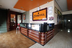 RedDoorz Plus near DC Mall Batam