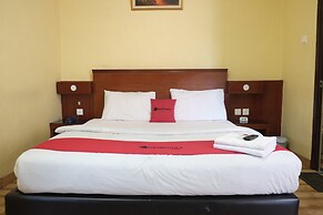 RedDoorz Plus near DC Mall Batam