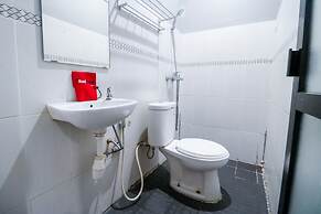 RedDoorz near Terminal Batu Ampar