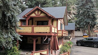 Alpen Way Chalet Mountain Lodge