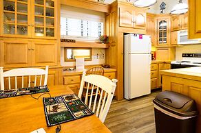 Alpen Way Chalet Mountain Lodge