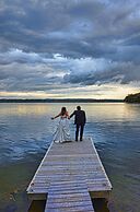 Elmhirst's Resort - On a lake