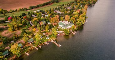 Elmhirst's Resort - On a lake