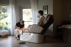 Elmhirst's Resort - On a lake