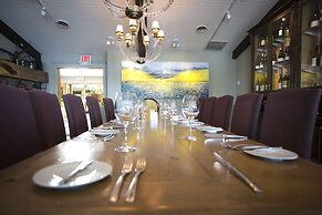 Elmhirst's Resort - On a lake