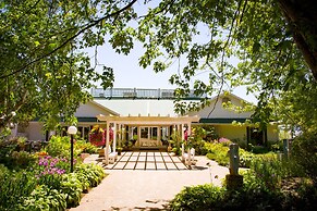 Elmhirst's Resort - On a lake