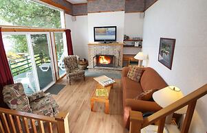 Elmhirst's Resort - On a lake