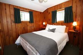 Elmhirst's Resort - On a lake