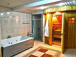 Classical Green Hostel
