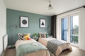 Canalside Scandinavian - Parking & Netflix