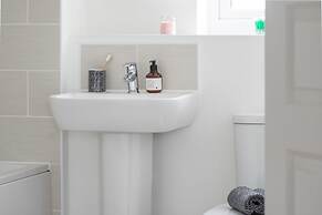 Canalside Scandinavian - Parking & Netflix