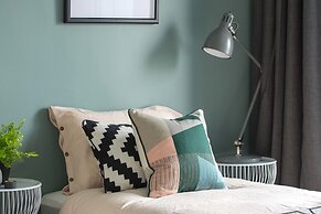 Canalside Scandinavian - Parking & Netflix