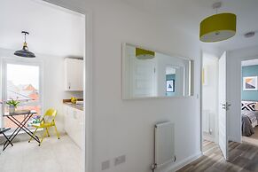 Canalside Scandinavian - Parking & Netflix