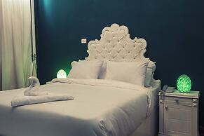 Tahrir Plaza Suites