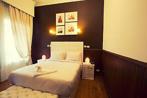 Tahrir Plaza Suites