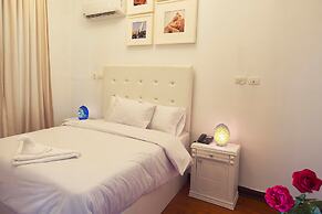 Tahrir Plaza Suites