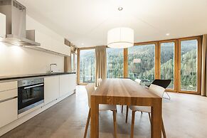 Hotel Arnica Scuol - Adults only
