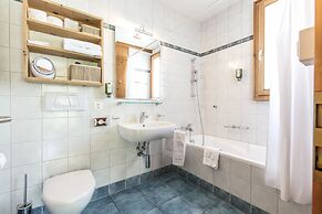 Hotel Arnica Scuol - Adults only