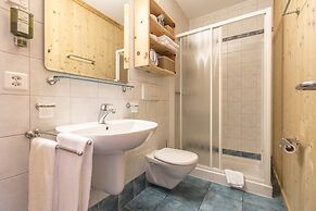 Hotel Arnica Scuol - Adults only