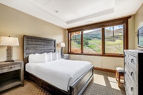 One Ski Hill Place S8421