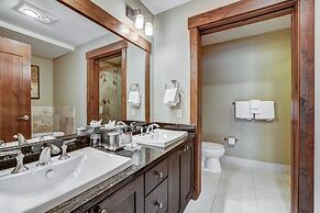 One Ski Hill Place S8421