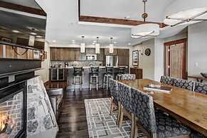 One Ski Hill Place S8421