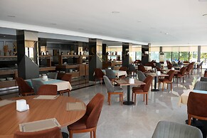 Ada Newday Resort Hotel
