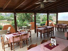 Arion Stables & Apartments