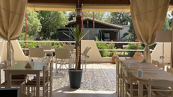 Arion Stables & Apartments