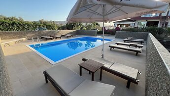 Arion Stables & Apartments