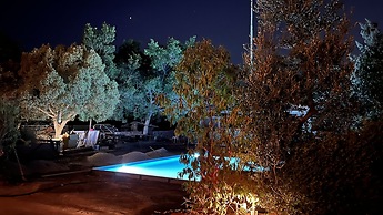 Arion Stables & Apartments