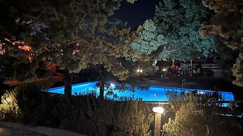 Arion Stables & Apartments