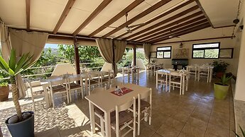 Arion Stables & Apartments