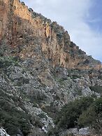 Arion Stables & Apartments