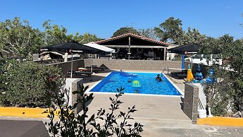 Arion Stables & Apartments