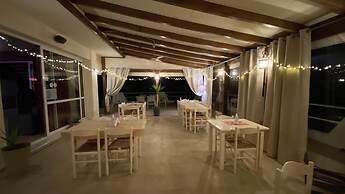 Arion Stables & Apartments