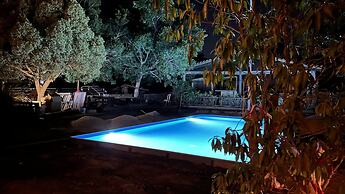 Arion Stables & Apartments