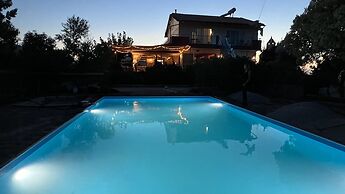 Arion Stables & Apartments