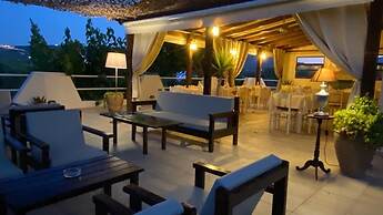 Arion Stables & Apartments